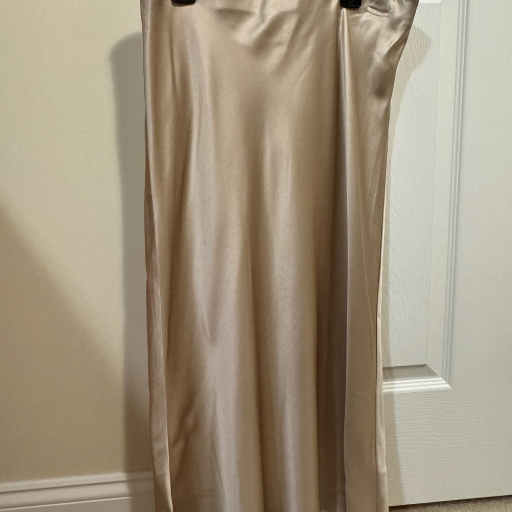 Quince Elegant champagne, beige silk  Midi Skirt size M , excellent condition
